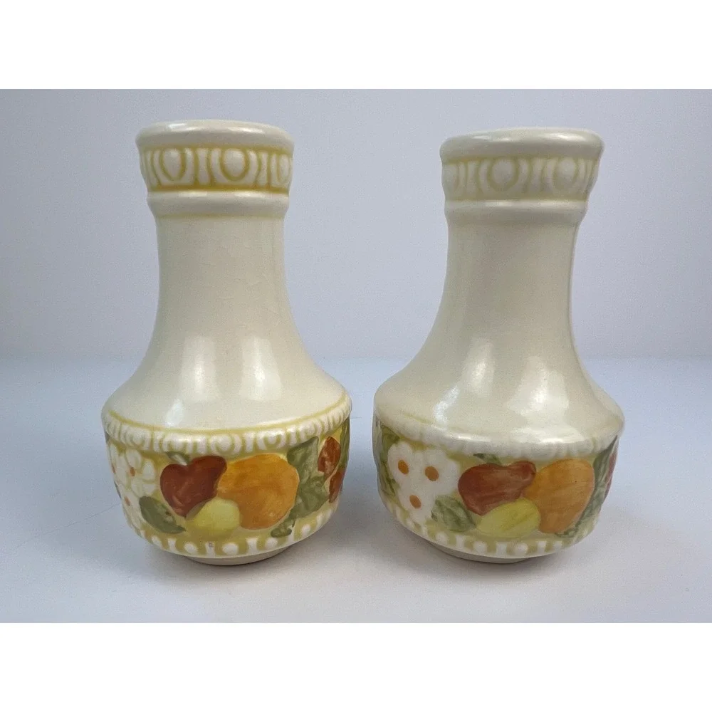 Vintage Metlox Poppytrail Vernon  Ceramic Salt Pepper Shakers Fruit Floral‎